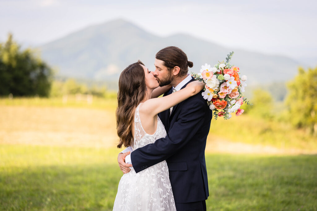 An elopement couple kisses at Cahas Mountain Overlook.