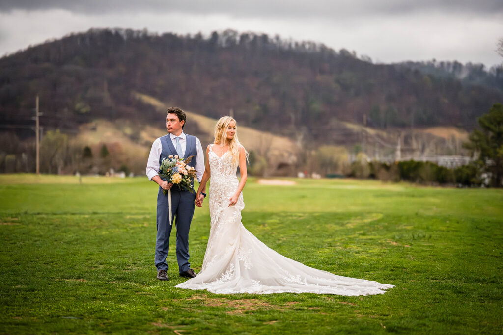A bride and groom pose for a photo in Shenandoah, Virginia.